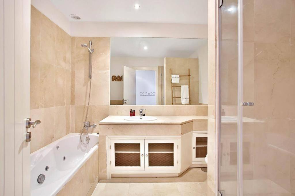 Apartment Estrella De Mar Zeezicht En Uitkijk Op Gibraltar 40m2 Terras Incl Zwembad Garzas Manilva