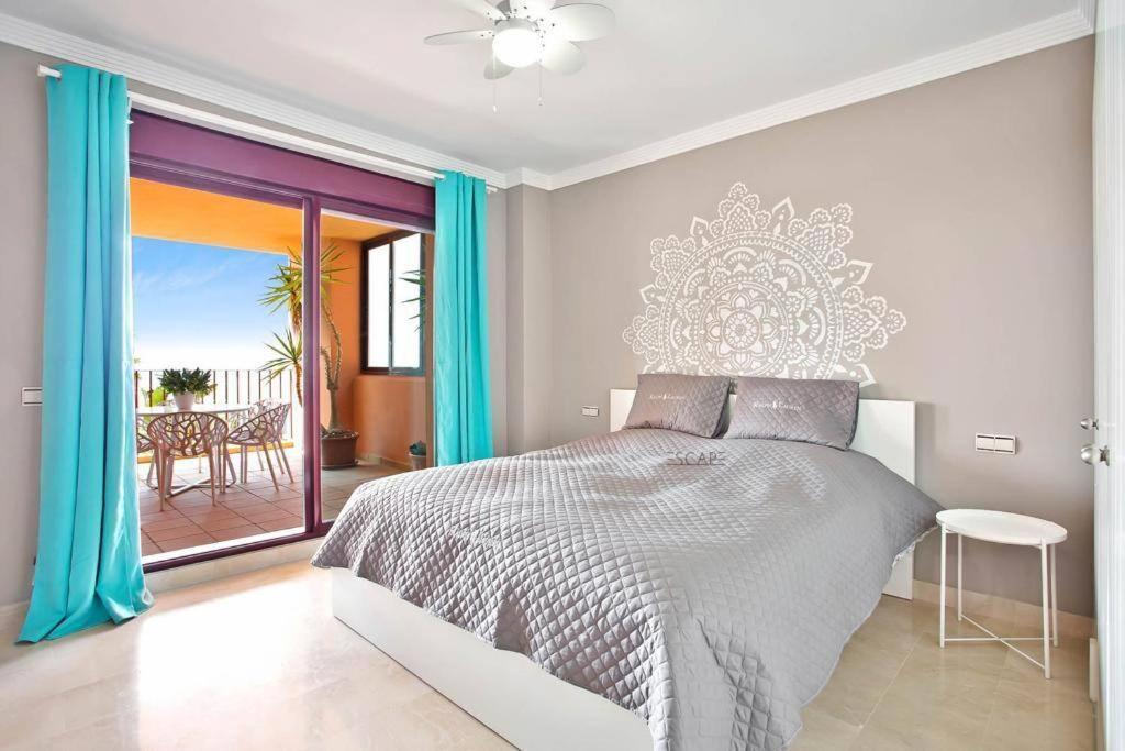 Apartment Estrella De Mar Zeezicht En Uitkijk Op Gibraltar 40m2 Terras Incl Zwembad Garzas