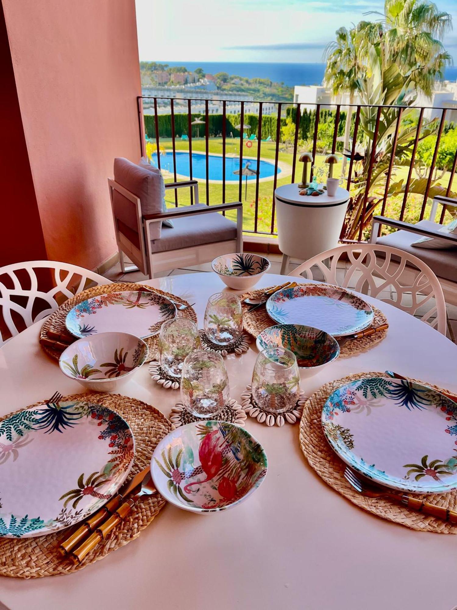 Apartment Estrella De Mar Zeezicht En Uitkijk Op Gibraltar 40m2 Terras Incl Zwembad Garzas Manilva